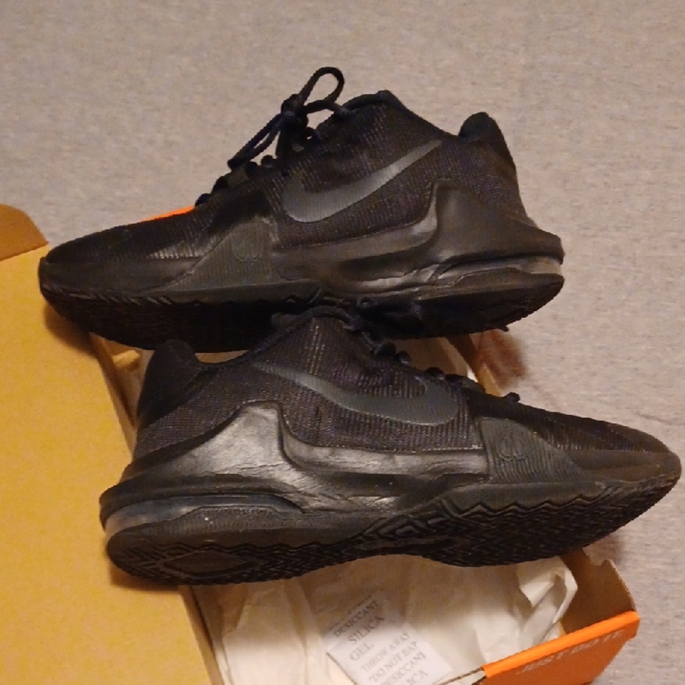 Nike Air Max Impact 4 in Black and Anthracite